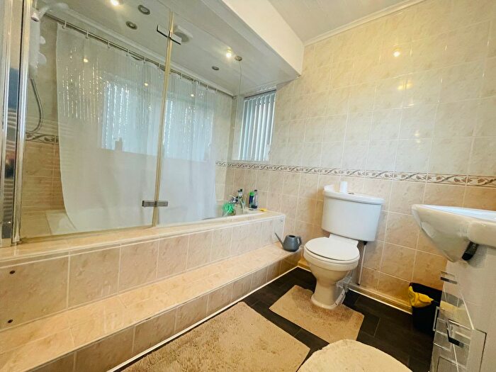 2 Bedroom Cottage To Rent In Parkside Grove, Heaton, Bradford, BD9