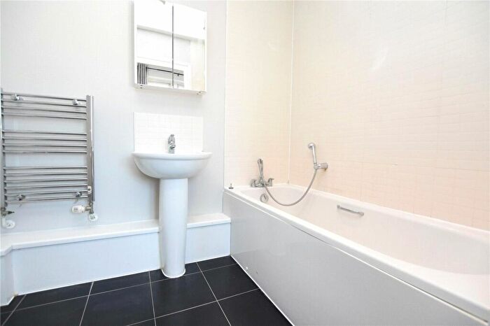 2 Bedroom Apartment To Rent In William Court, Chalfont Road, London, SE25