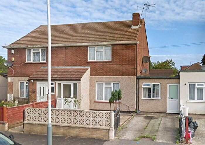 Studio To Rent In Pinkwell Lane, Middlesex, UB3