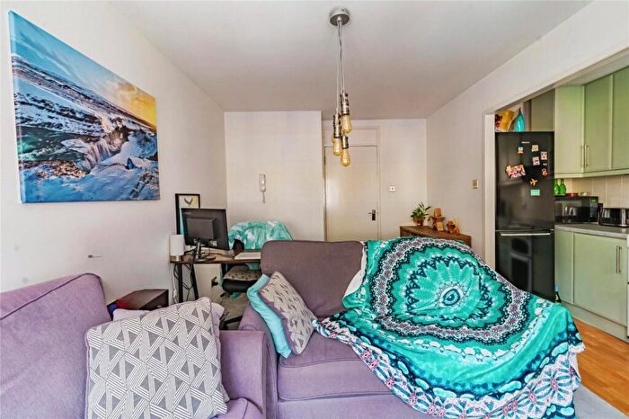 1 Bedroom Flat For Sale In Garlands Road, Redhill, Surrey, RH1