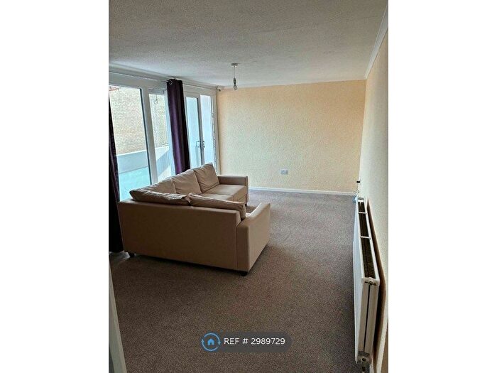 2 Bedroom Flat To Rent In Glenbervie Road, Grangemouth, FK3