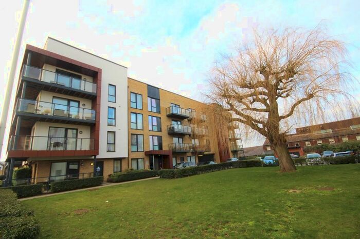 1 Bedroom Flat To Rent In , Romford, London, RM3