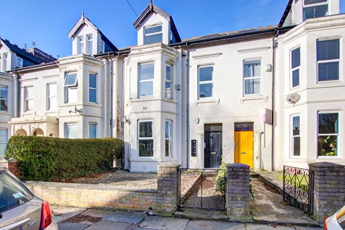 2 Bedroom Flat For Sale In Grosvenor Place, Jesmond, NE2