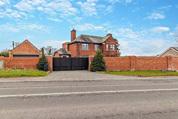 4 Bedroom Detached House For Sale In Bar Road, Saundby, Retford, DN22