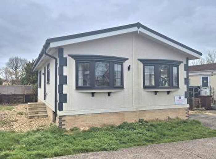 2 Bedroom Mobile/park Home For Sale In Beechfield Park, Hook Lane, Aldingbourne, Chichester, PO20