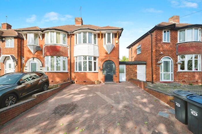 3 Bedroom Semi-Detached House For Sale In Duncroft Road, Birmingham, West Midlands, B26