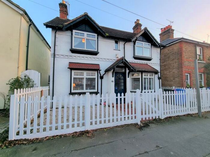 3 Bedroom Detached House To Rent In Woking, GU21