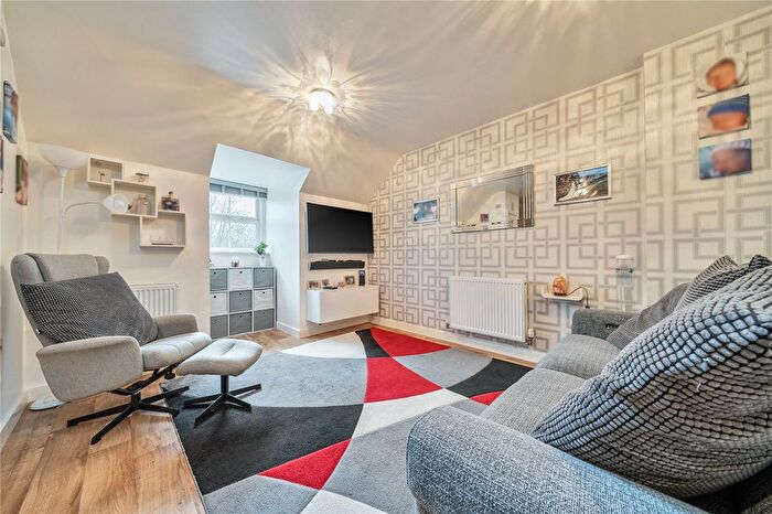 2 Bedroom Flat For Sale In Henderson Grove, Biggin Hill, Westerham, Kent, TN16