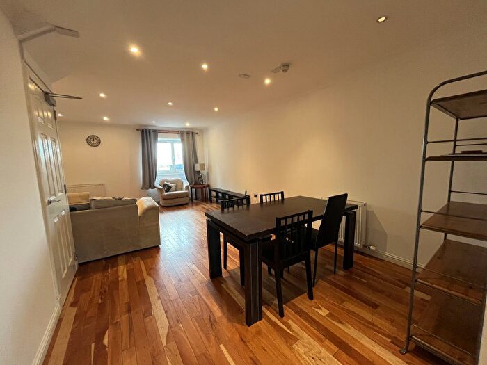 4 Bedroom Flat To Rent In Lawson Place, Dundee, DD3