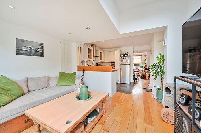 2 Bedroom Property To Rent In New Road, Brentford, TW8