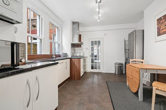 2 Bedroom Flat To Rent In Gilbey Road, Tooting, SW17