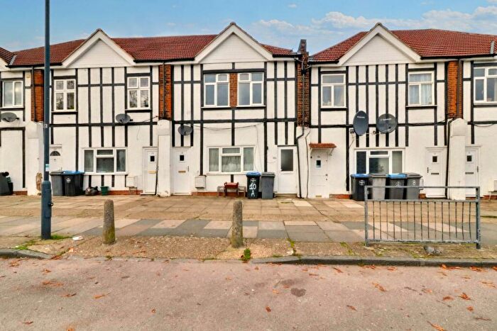 3 Bedroom Flat To Rent In Slough Lane, London, NW9