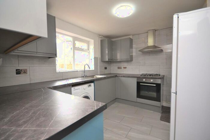3 Bedroom House To Rent In Carsdale Close, Reading, RG1