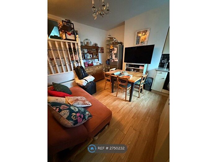 2 Bedroom Flat To Rent In Crouch End, London, N8