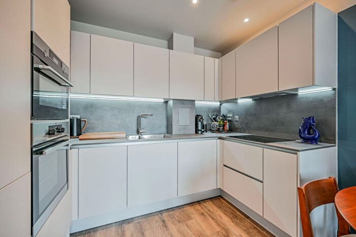 1 Bedroom Flat For Sale In Clarkson Crescent, Walthamstow, E17