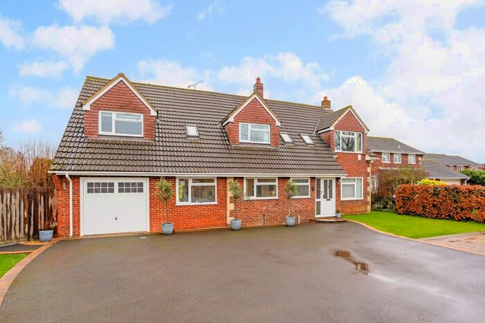 5 Bedroom Detached House For Sale In Poulshot Road, Devizes, SN10