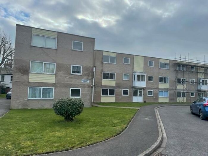 2 Bedroom Flat To Rent In Waverely Road - Lodmoor, DT3