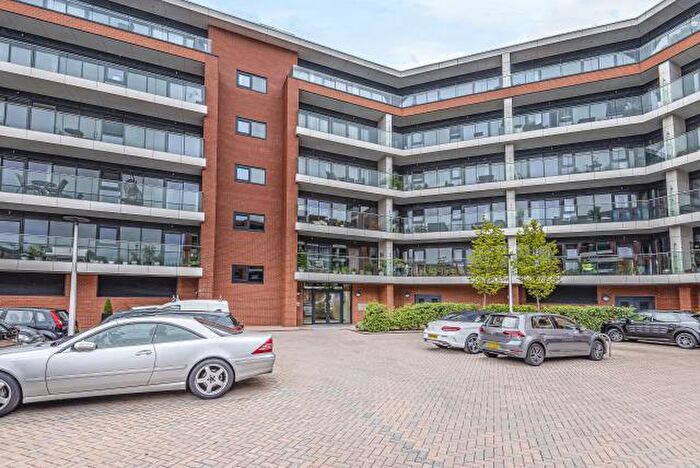 2 Bedroom Apartment For Sale In Chatham House, Newbury, RG14