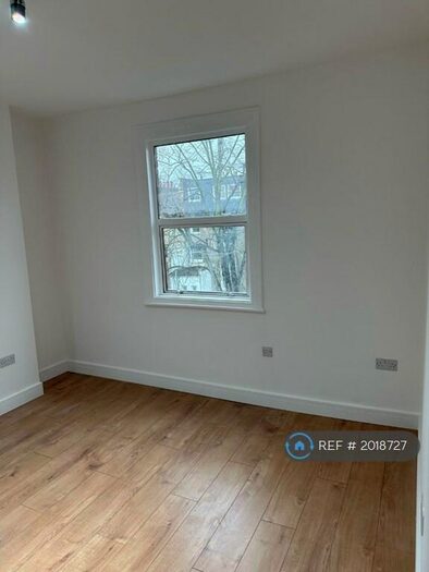 Studio To Rent In Sandringham Road, London, E8 - Photo 3