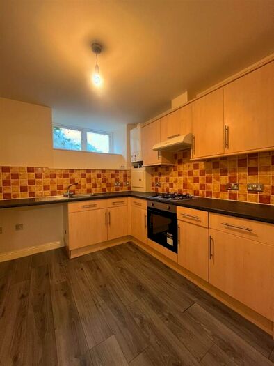 2 Bedroom Flat To Rent In Prospect Road, Longwood, Huddersfield, HD3