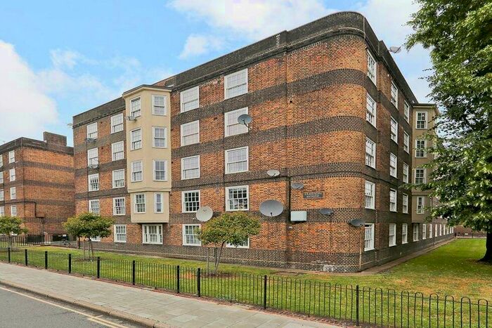 4 Bedroom Flat To Rent In Glasshouse Walk, Vauxhall, SE11