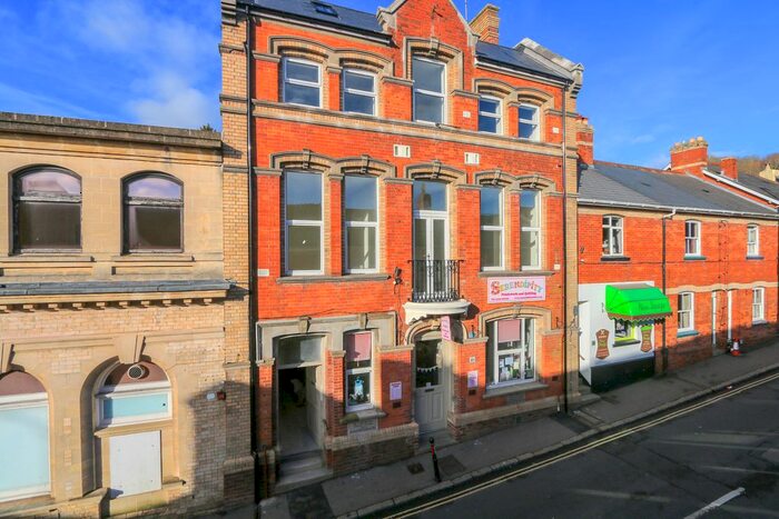 2 Bedroom Flat To Rent In Fore Street, Bovey Tracey, Newton Abbot, TQ13