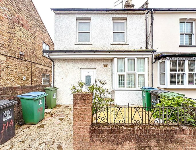 1 Bedroom Flat For Sale In Langley Road, Watford, WD17