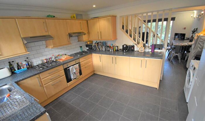 6 Bedroom Semi-Detached House To Rent In Addington Road, Reading, RG1