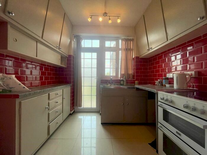 3 Bedroom Flat To Rent In Boundary Road, Worthing, BN11