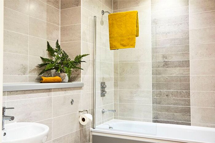 2 Bedroom Flat To Rent In Plaza Boulevard, Liverpool, L8