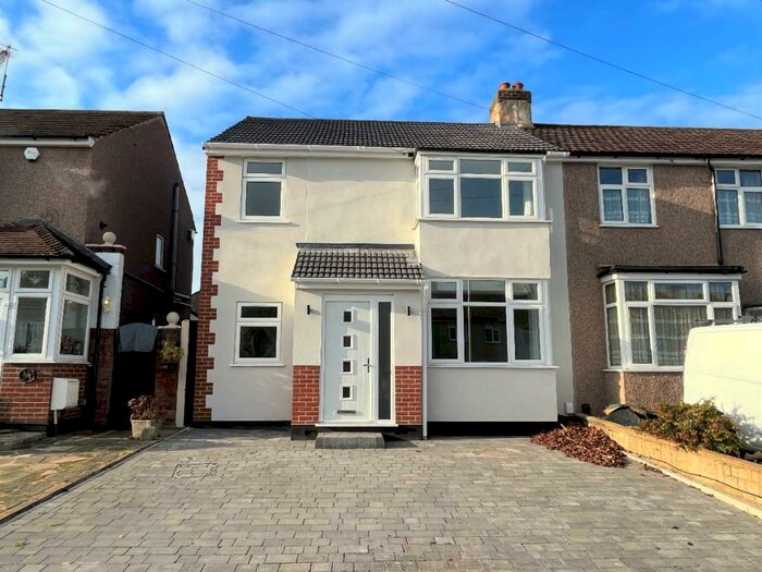 3 Bedroom End Of Terrace House To Rent In Northumberland Avenue, Hornchurch, RM11