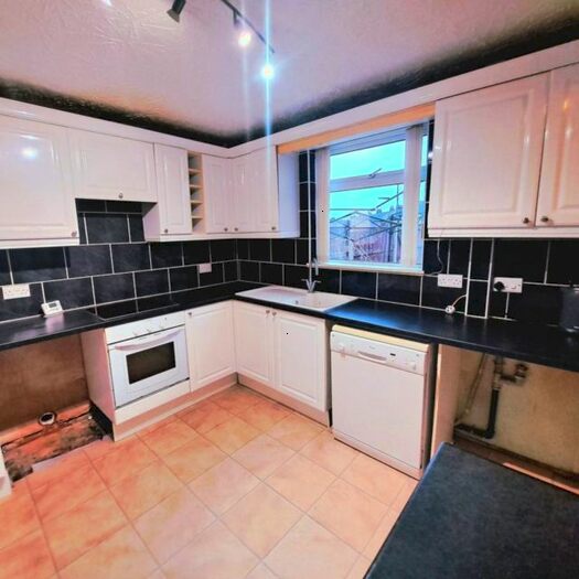 3 Bedroom End Of Terrace House To Rent In Grange Road, Doncaster, Woodlands, DN6