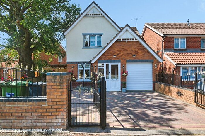 3 Bedroom Detached House For Sale In Ludworth Avenue, Marston Green, Birmingham, B37