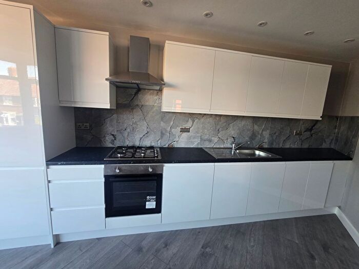 3 Bedroom Flat To Rent In Weylond Road, Dagenham, RM8