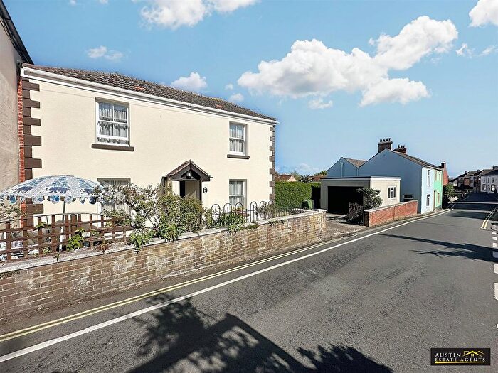 3 Bedroom End Terrace House For Sale In High Street, Old Wyke Village, Weymouth, Dorset, DT4