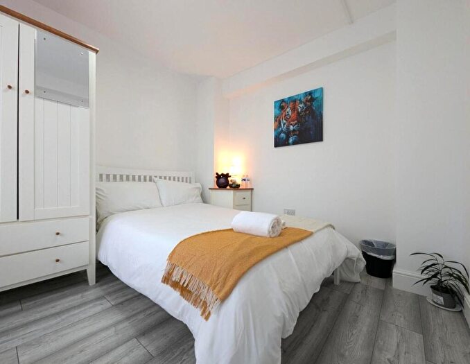 5 Bedroom End Of Terrace House To Rent In Avenue Road, Harold Wood, RM3