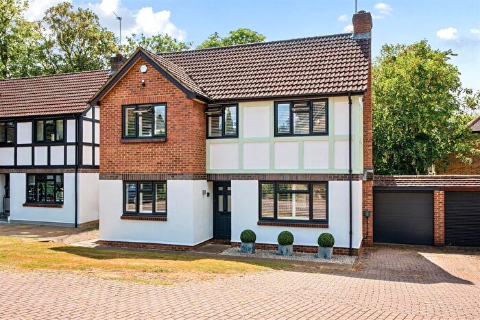4 Bedroom Detached House For Sale In The Cedars, Ashtead/leatherhead, KT22
