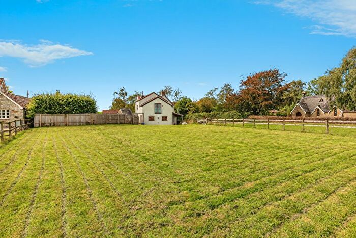 6 Bedroom Detached House For Sale In The Street, Regil, BS40