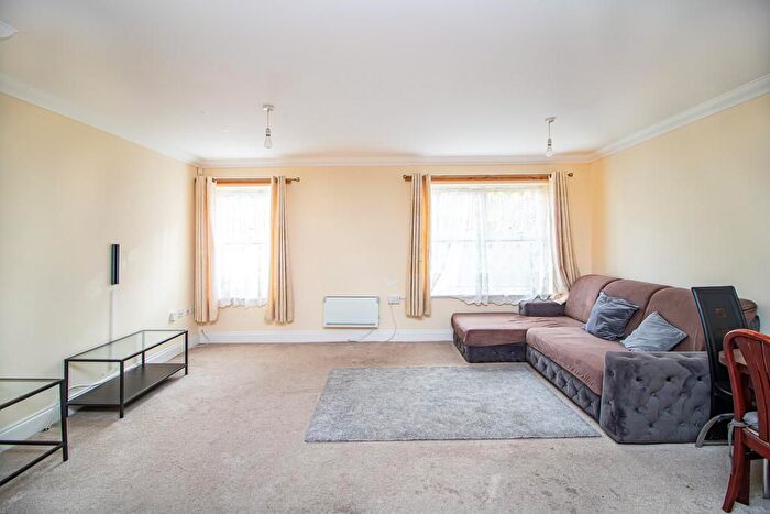2 Bedroom Flat To Rent In St. Helen's Road, London, SW16