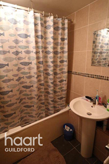 1 Bedroom Flat To Rent In York Road, Surrey, GU1