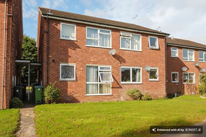 2 Bedroom Flat To Rent In Chalgrove Road, Thame, OX9