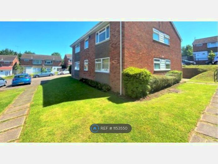 2 Bedroom Flat To Rent In Finians Close, Uxbridge, UB10