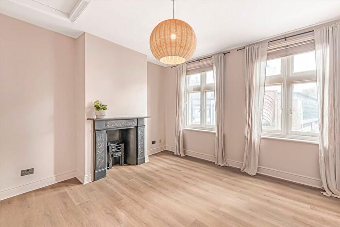2 Bedroom Flat To Rent In Wandsworth High Street, Wandsworth, SW18