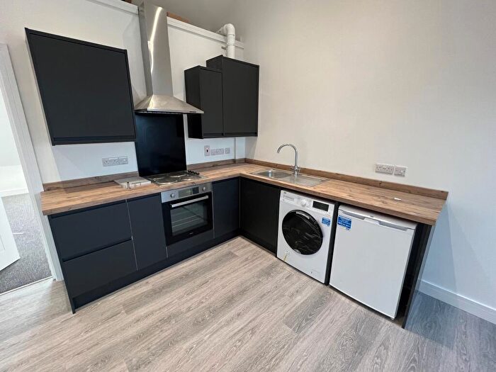 3 Bedroom Flat To Rent In Avenue Road, Rugby, CV21