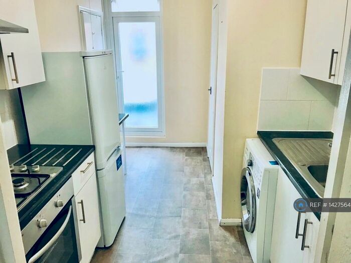 Studio To Rent In London Road, Reading, RG1