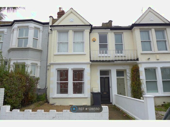 2 Bedroom Flat To Rent In Cavendish Road, London SW12