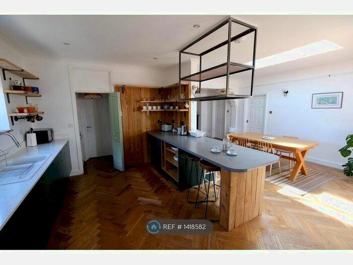 3 Bedroom Flat To Rent In Kingsbridge Road, Poole, BH14