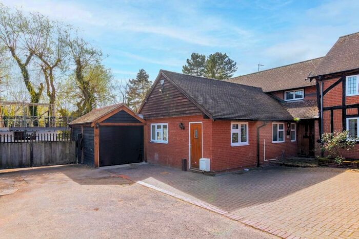 4 Bedroom Semi-Detached House To Rent In Hunters Barn Stanbridge Road, Tilsworth, Leighton Buzzard, LU7