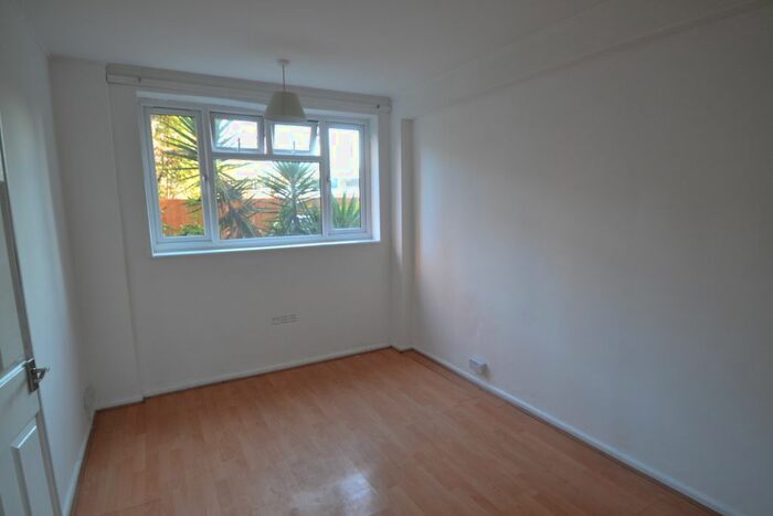 1 Bedroom Flat To Rent In Upper Richmond Road, London, SW15