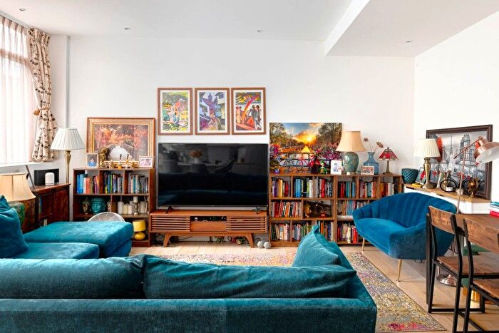 2 Bedroom Flat For Sale In Bardolph Road, TW9